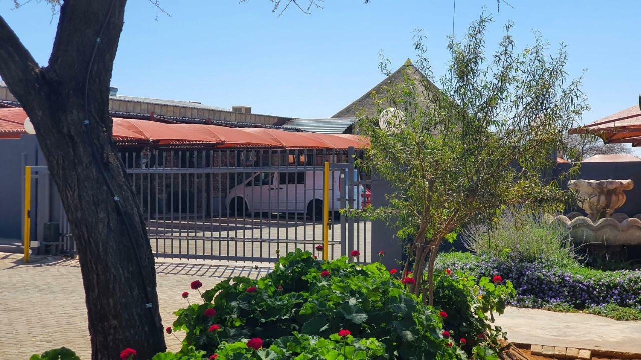 Diggies Lodge Kimberley Exterior photo